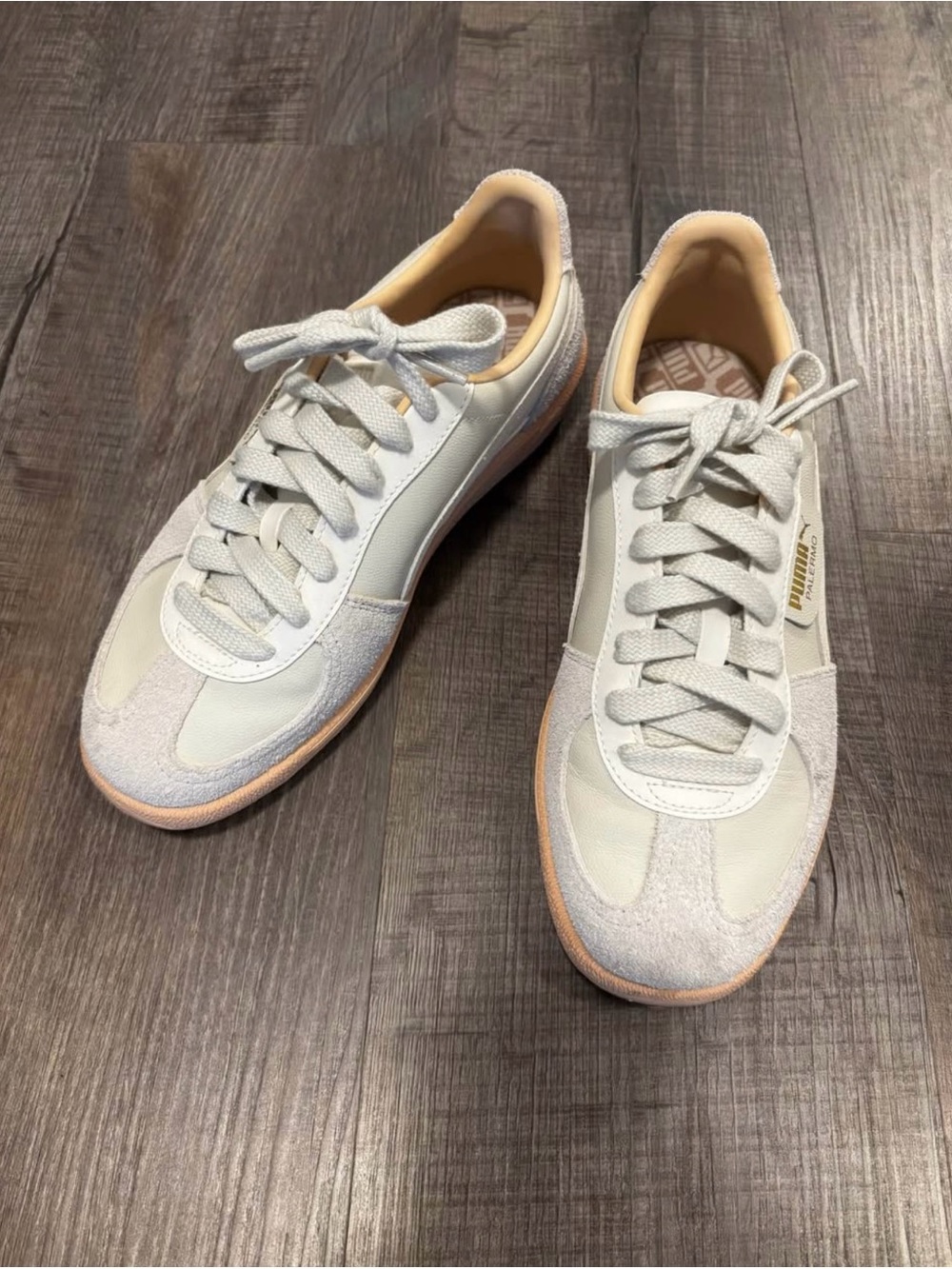 Puma Women's Low-Top Sneakers in Light Gray and Cream with Pink-Tone Sole